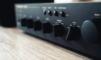 audio amplifiers application - mcc semi - micro commercial components 500x300