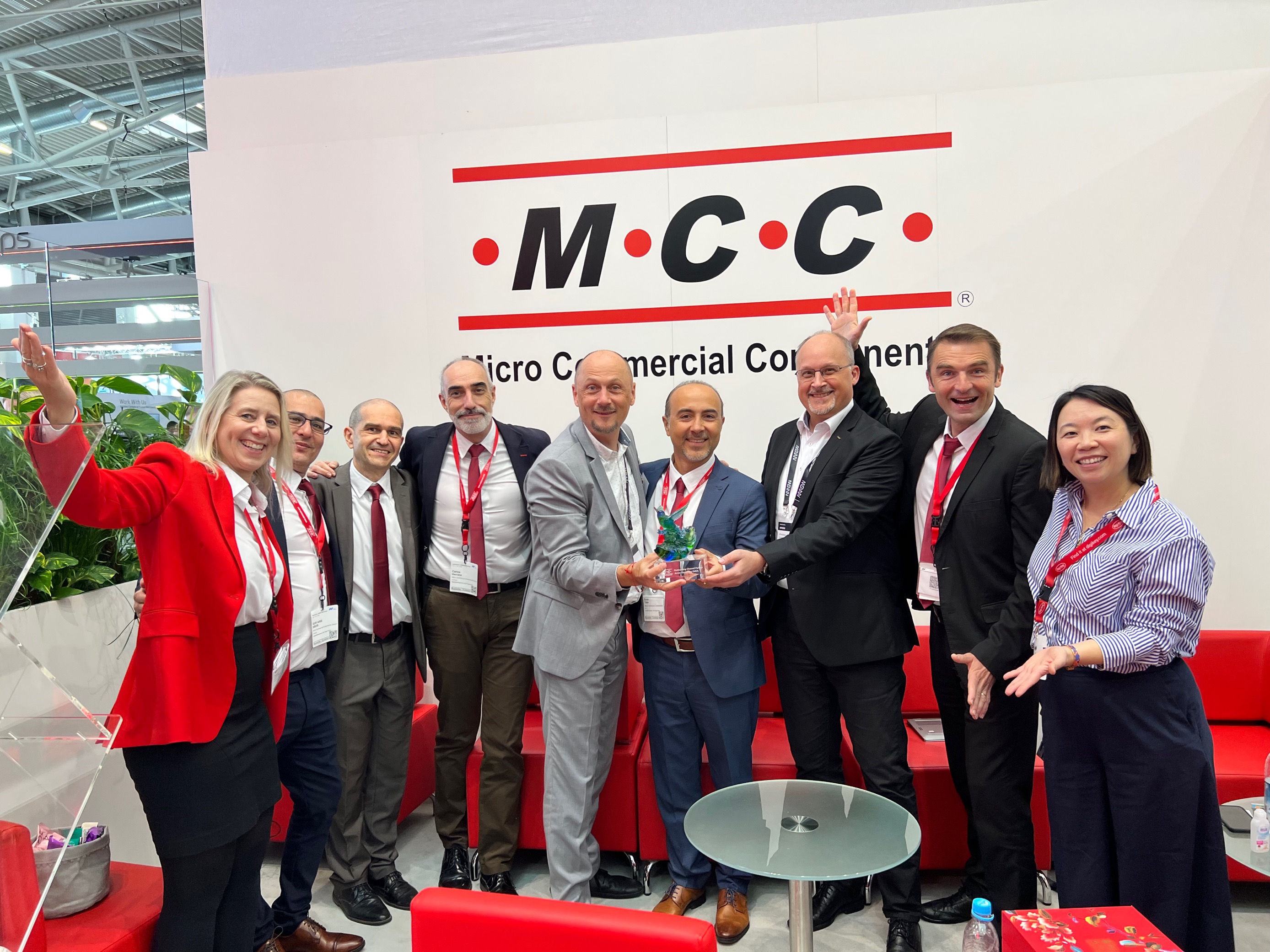 MCC Gives Arrow Electronics Partner Award for Excellence